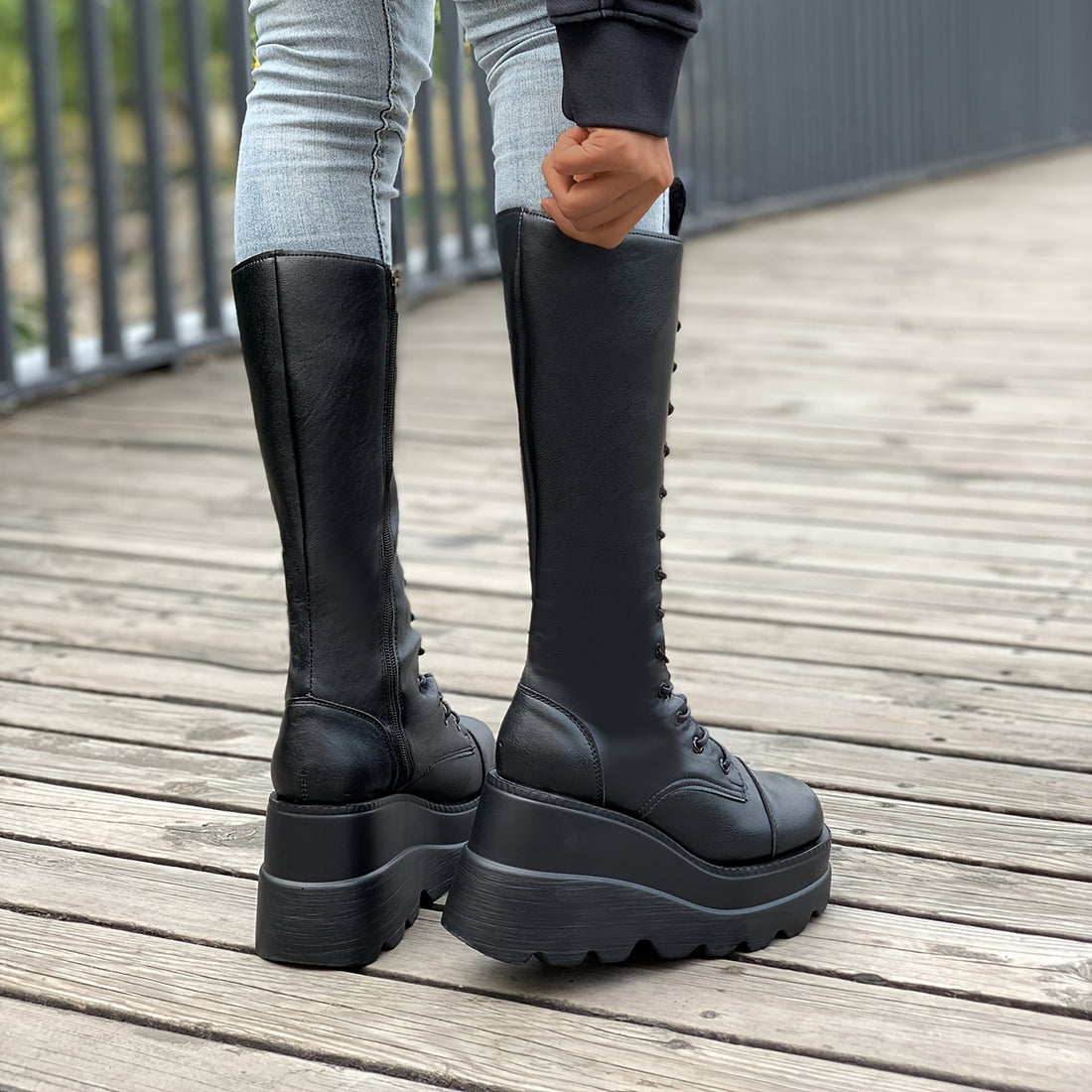 Bottes à talons hauts compensés, avec plateformes et sangles à boucles noires, style Darkwear