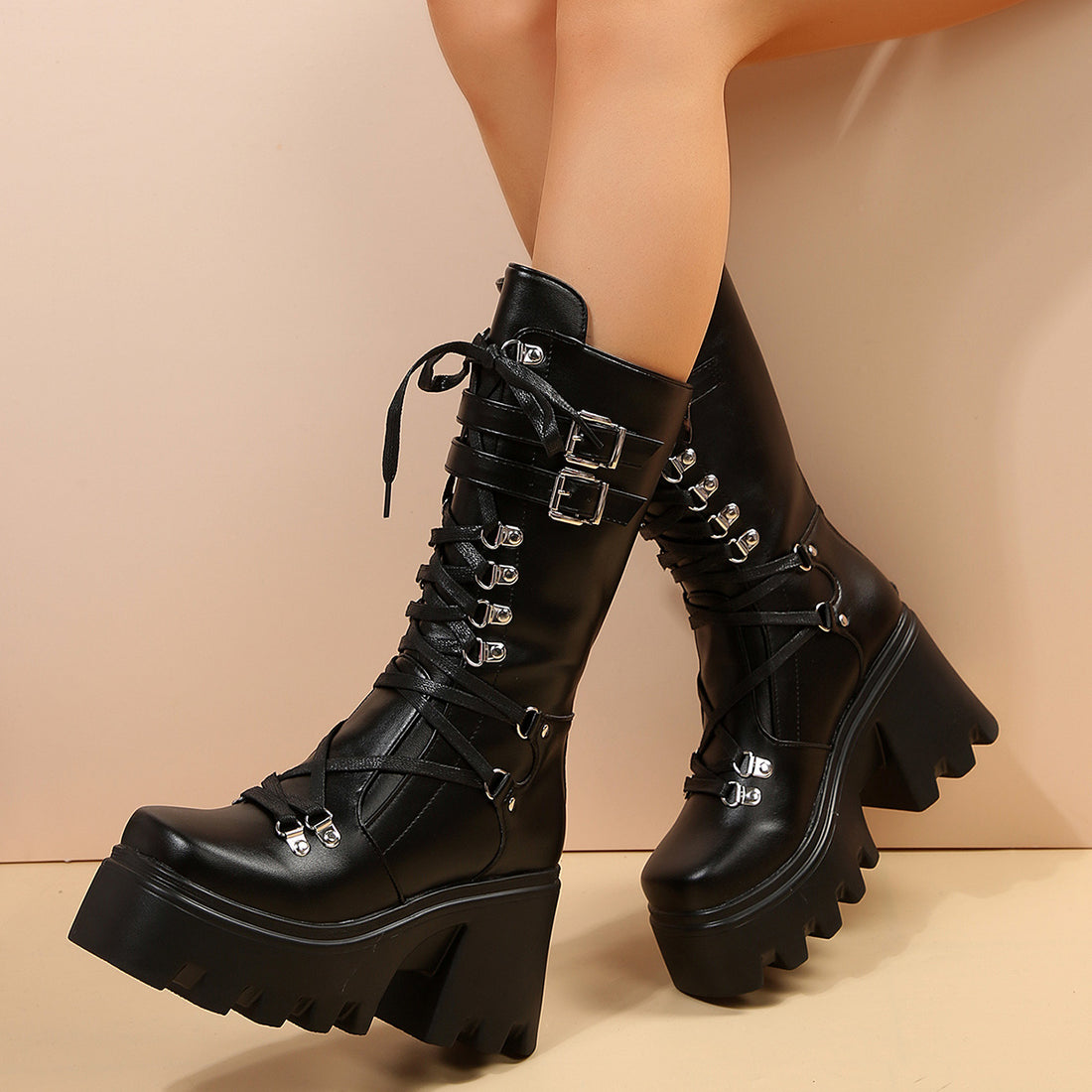 Bottes montantes noires à plateforme épaisse, style gothique, avec boucles chauve-souris