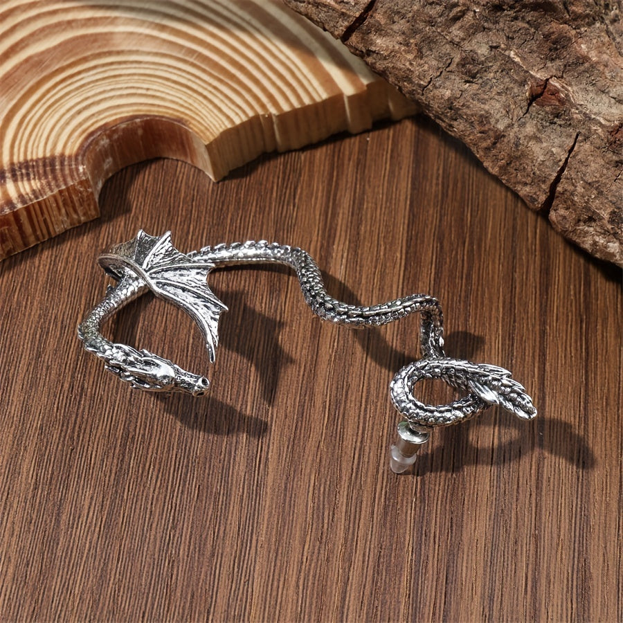 Boucles d'oreilles monoparure avec un dragon volant exagéré au design unique, fabriquées en alliage, incarnant une esthétique punk vintage pour un accessoire d'oreille distinctif.